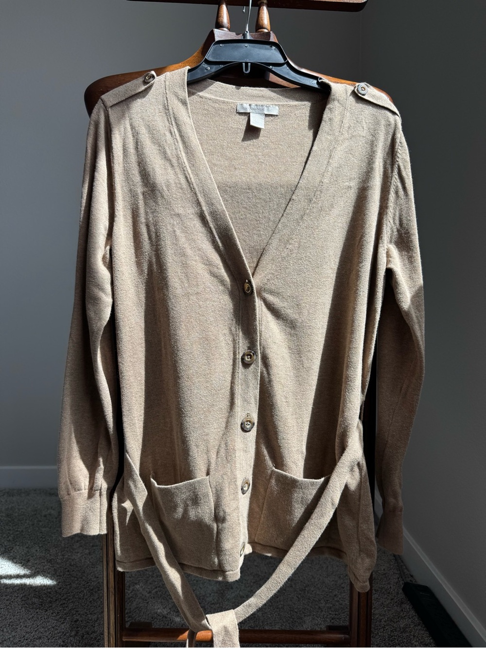 Banana Republic Belted Cardigan Women’s L Beige Knit Sweater Quiet Luxury Cozy